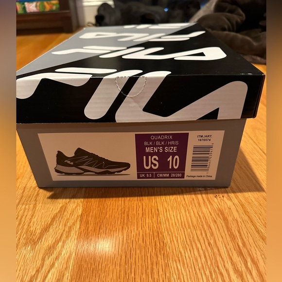 Fila sneakers size 10 - Picture 5 of 6